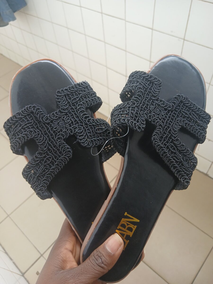 Sandales noires élégantes