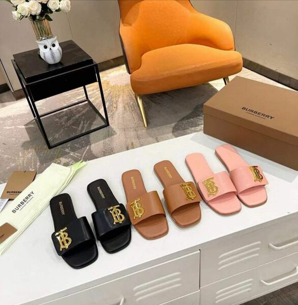 Ladies slippers