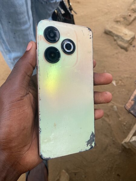 Infinix smart 8 HD 64giga/3+3 ram tout passe propre
