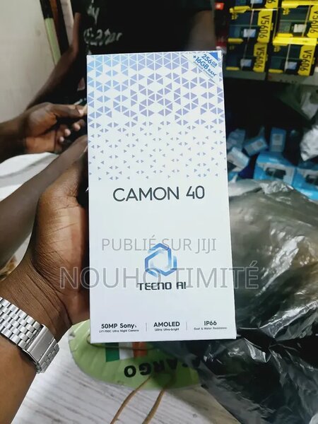 Tecno Camon 40 - Smartphone AMOLED IP66