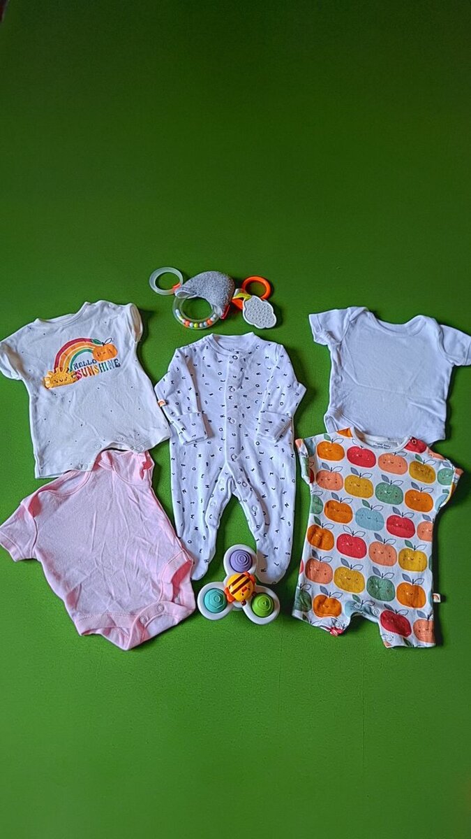 Lot de vêtements bébés