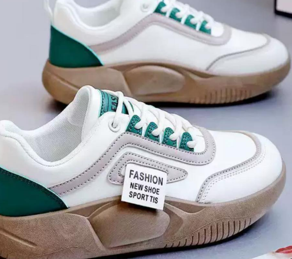 SNEAKERS 