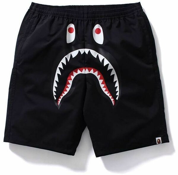 Shorts camouflage requin