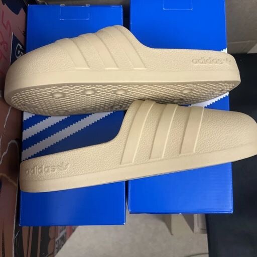 Adidas magic Beige