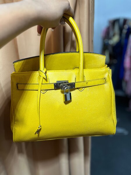 Sac à main jaune