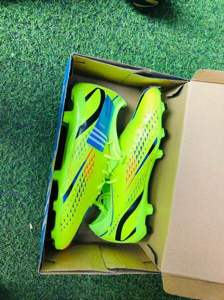 Soccer boots