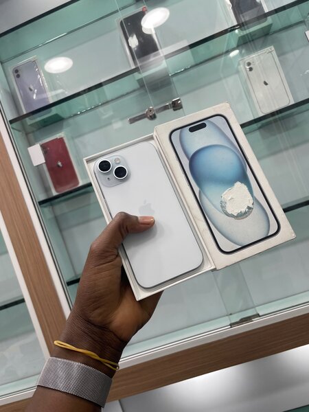iPhone 15 128GB