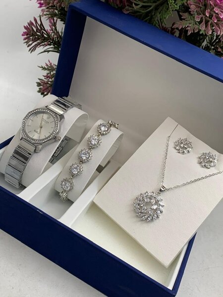 Ladies jewelry set
