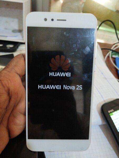 Huawei nova 2S
