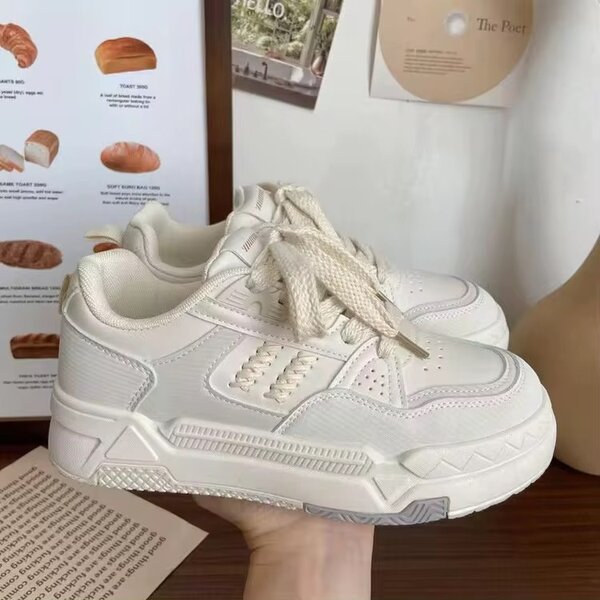 Baskets de femme vendu avec carton