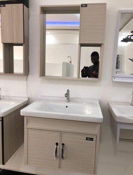 Basin with a mirror