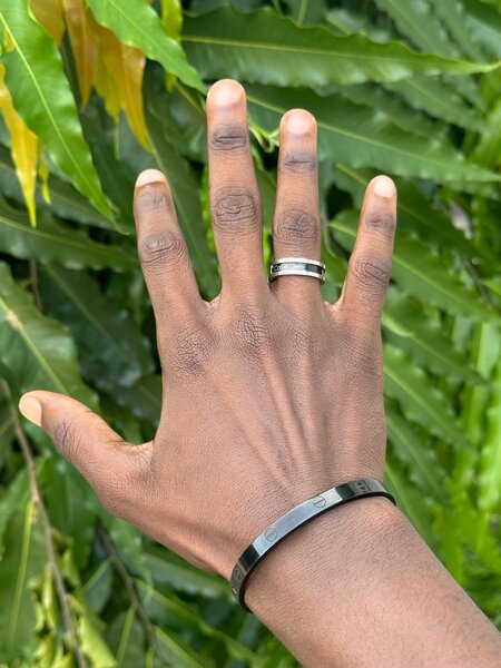 Bracelets et bague disponible