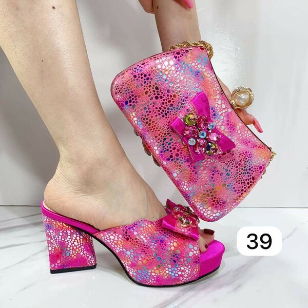 Clutch with heel