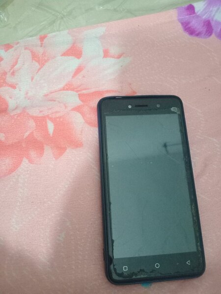 Tecno R7+ (vert)