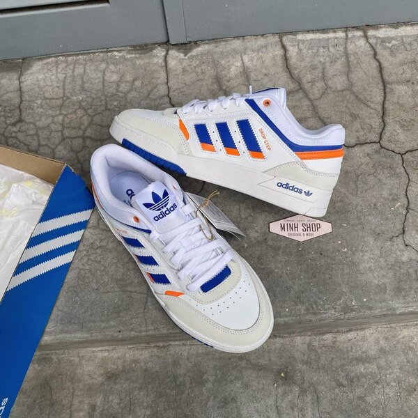 Chaussure adidas ( original dans carton )