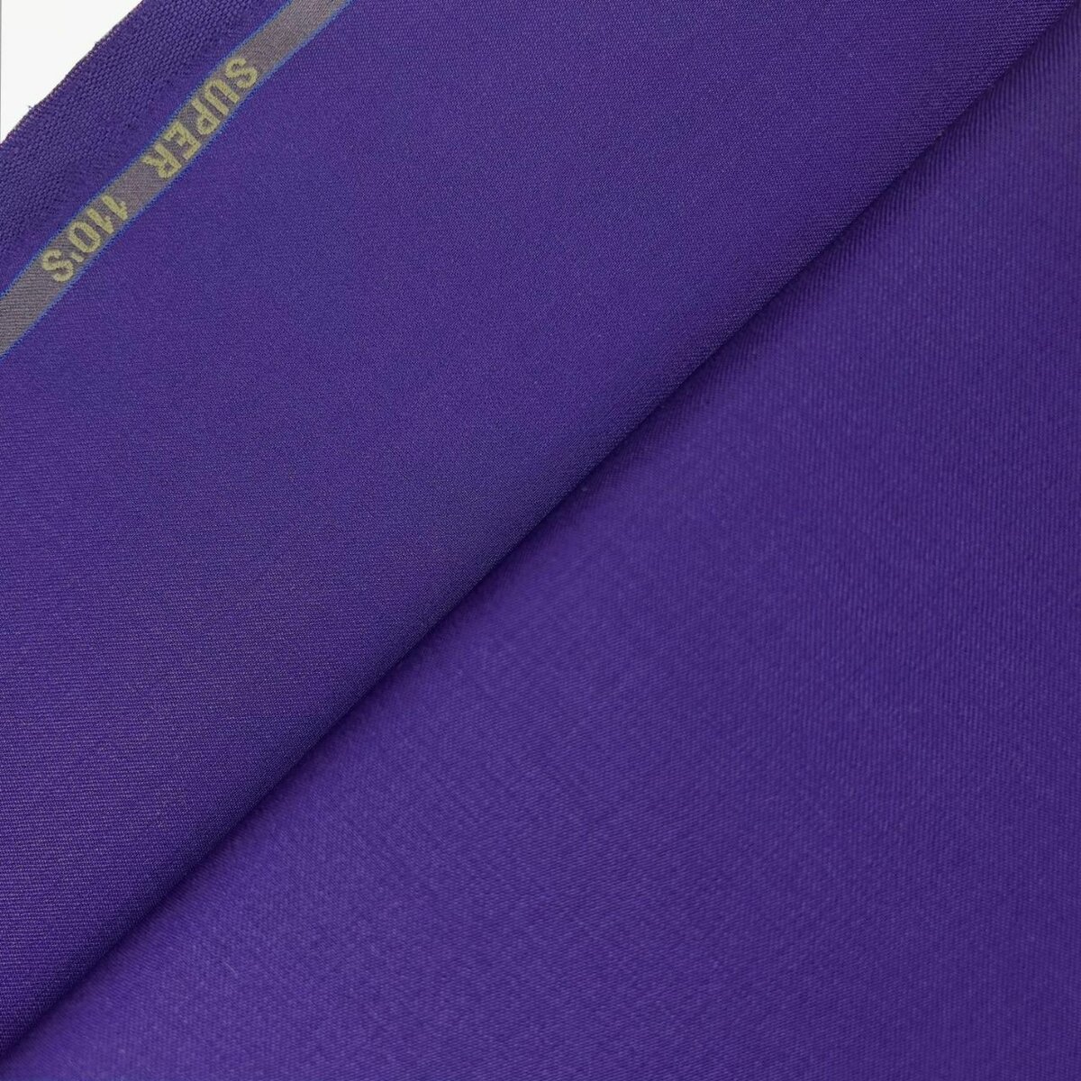 Tissu en laine violet premium