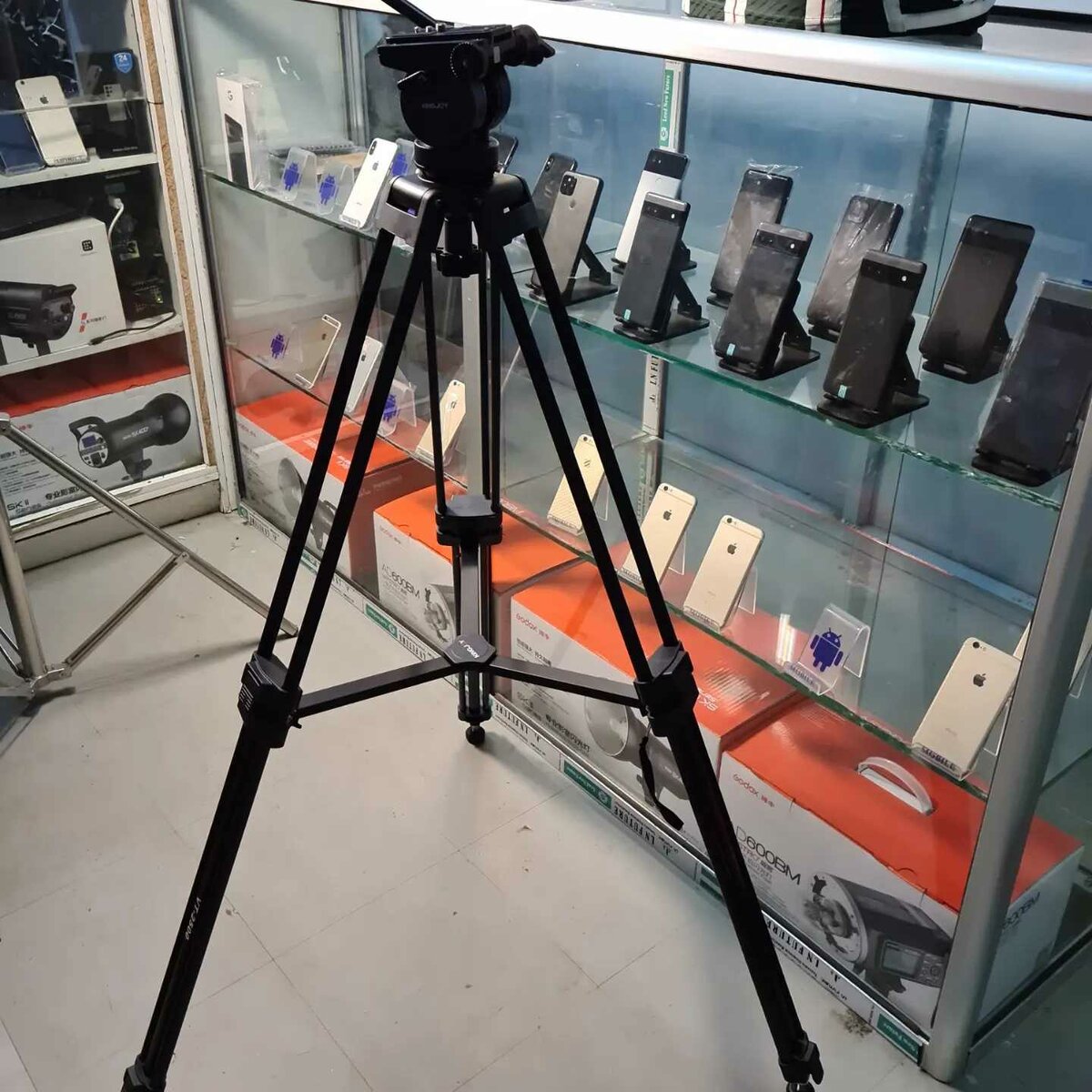 Camera tripod