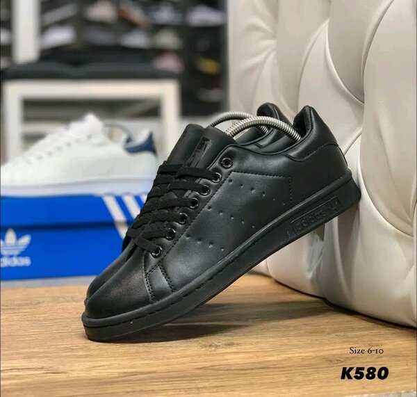 STAN SMITH