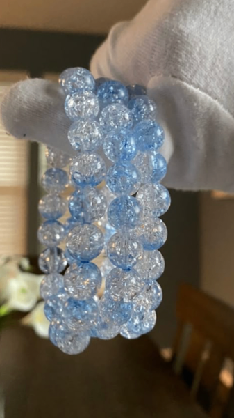 Bracelet en perles bleues craquelées