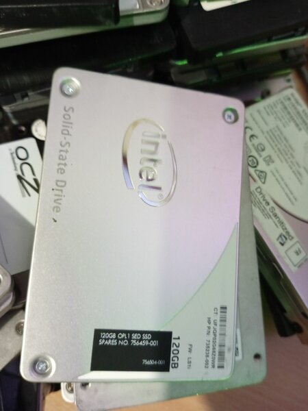 128 SSD DRIVE