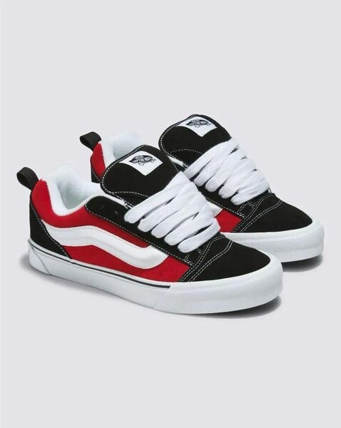Baskets rouge et noir tendance