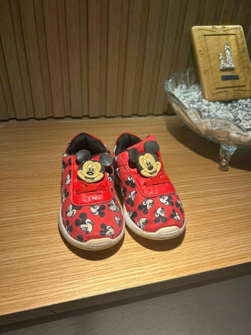 Chaussures pour fille. Ou garçons