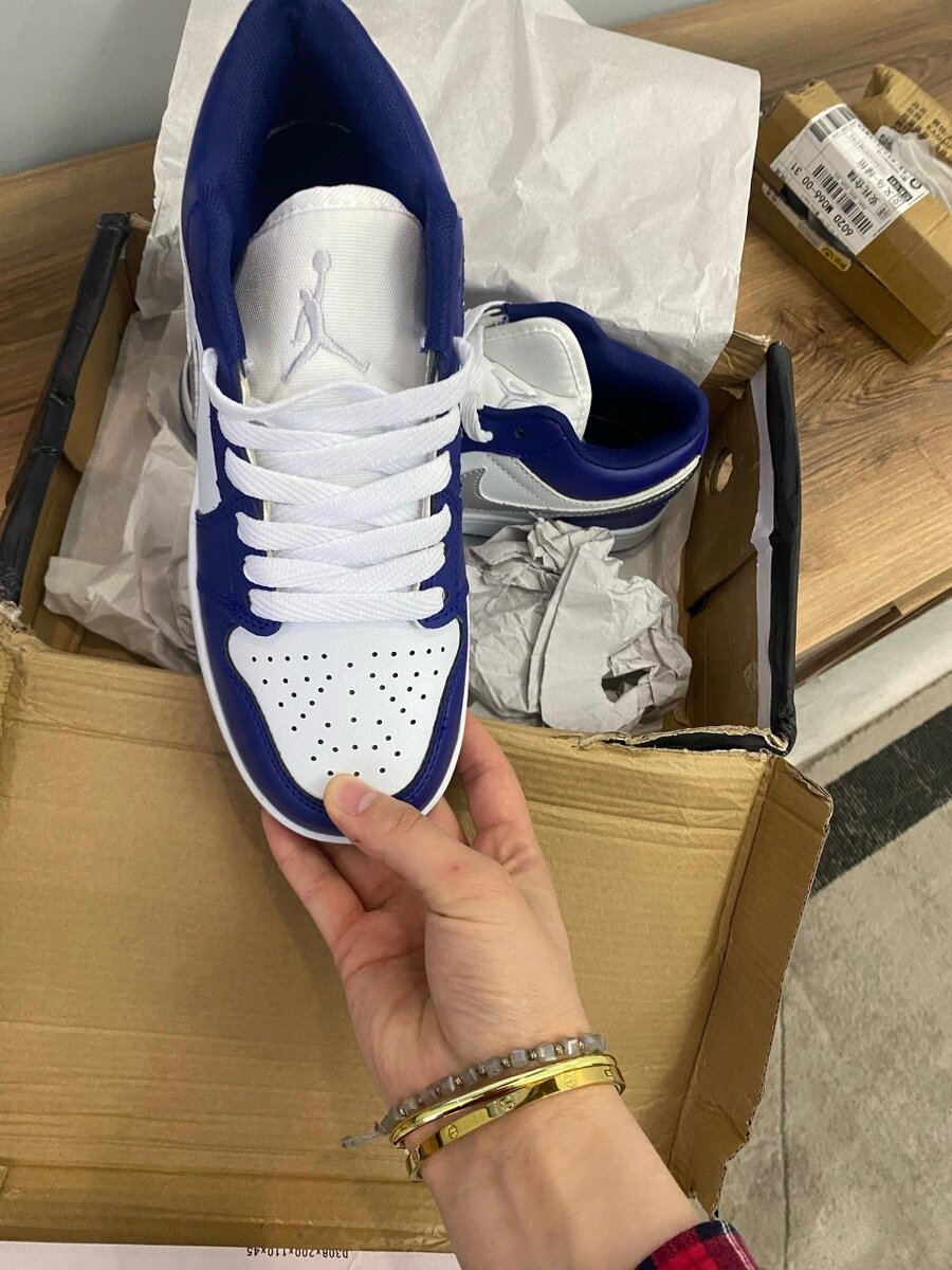 Jordan. Nike