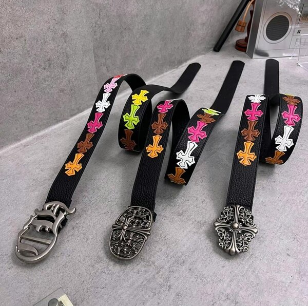 Ceinture en cuir avec boucles variées