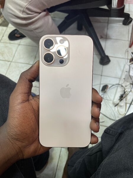 iPhone 16 Pro Max