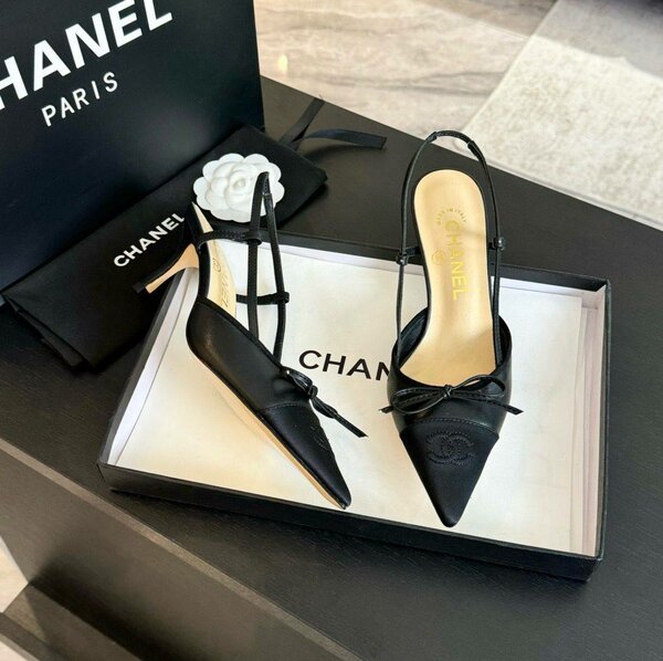 Heel shoe