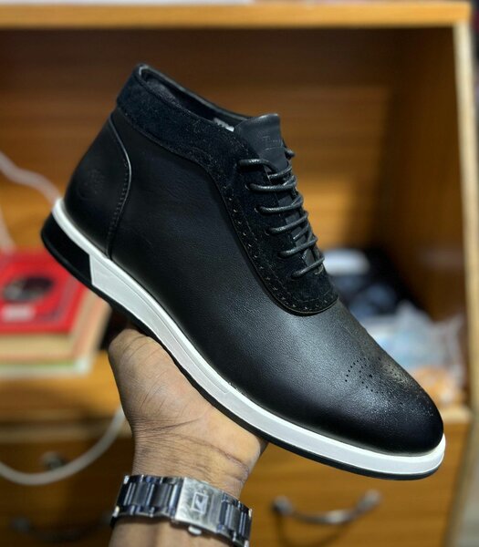 Chaussures montantes en cuir élégant