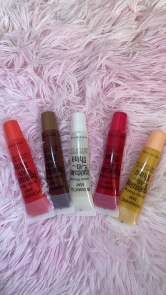 Gloss à lèvres varié