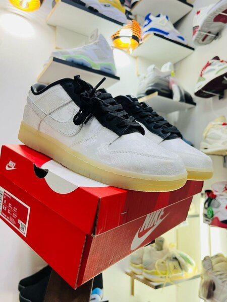 NIKE SB DUNKS