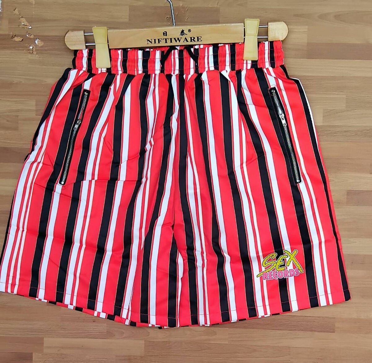 Side pocket short