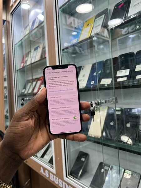 iPhone 12 64go quasi neuf