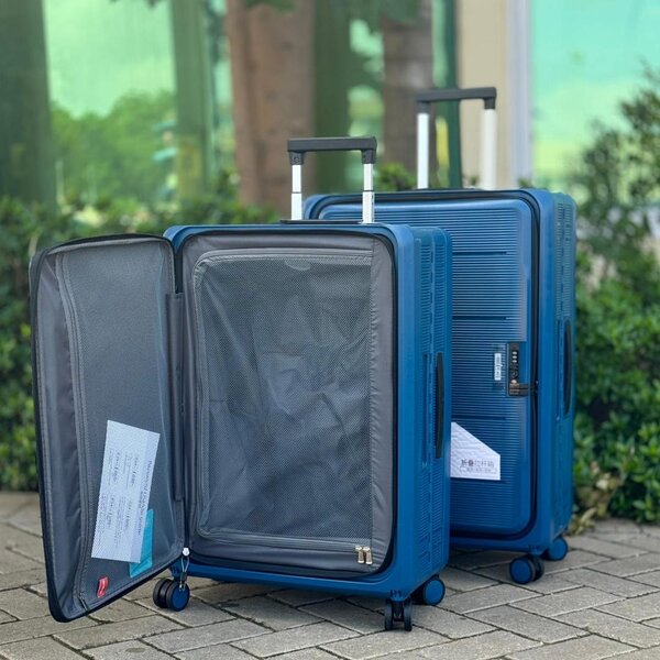Foldable suitcase