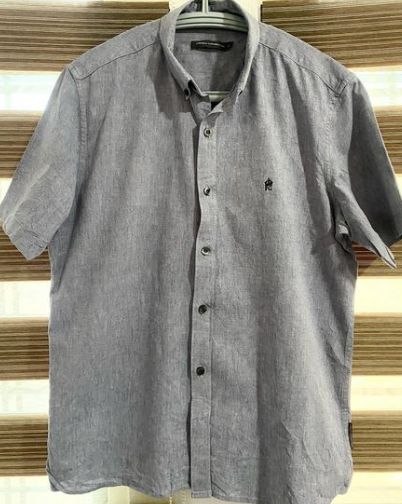 grey shirt