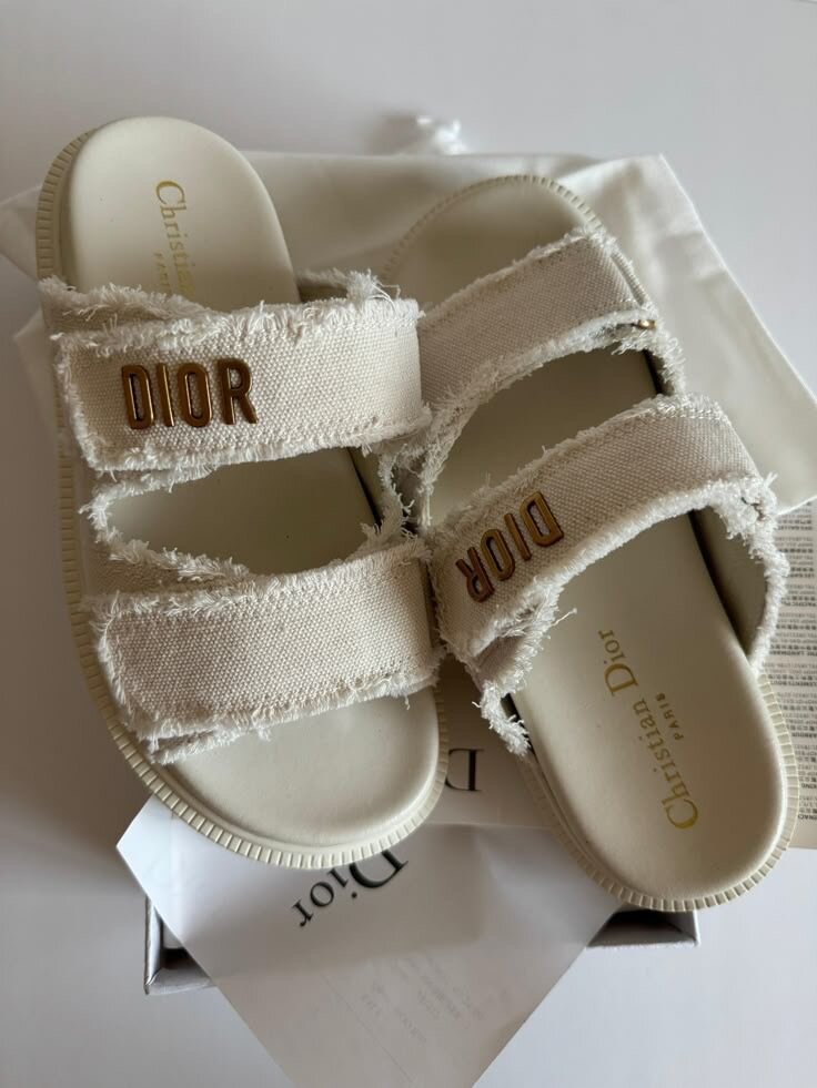 Ladies sandals