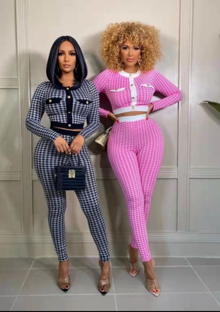 Tenue en maille à carreaux chic
