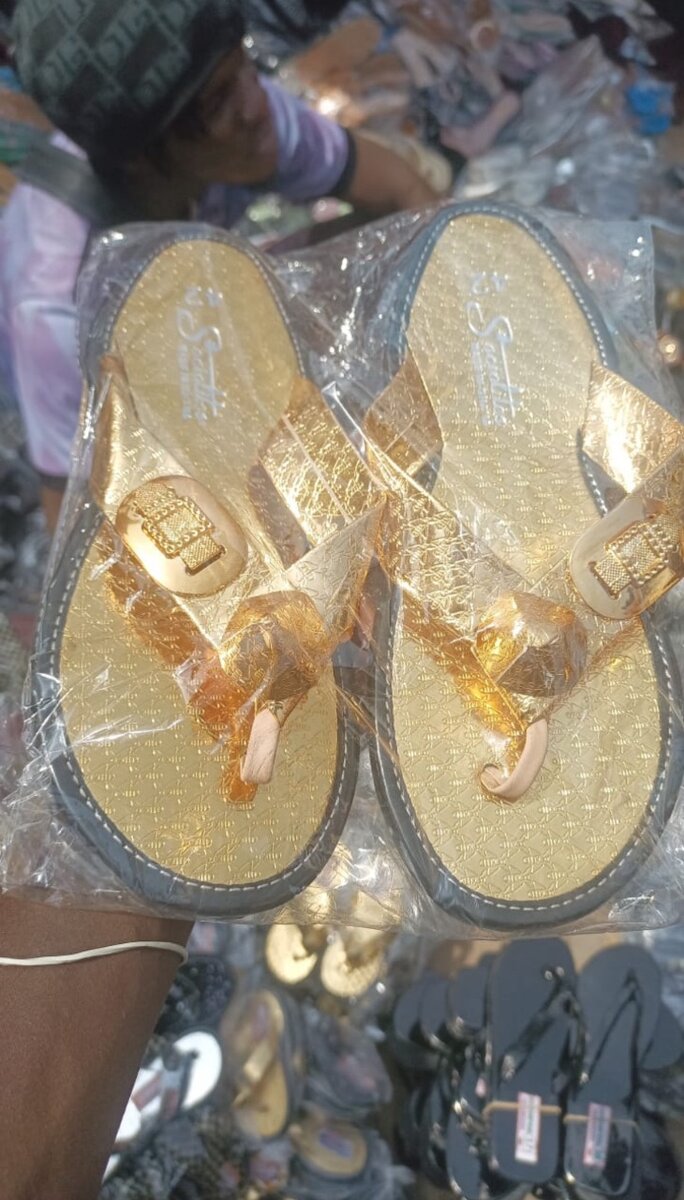 Ahenema slippers