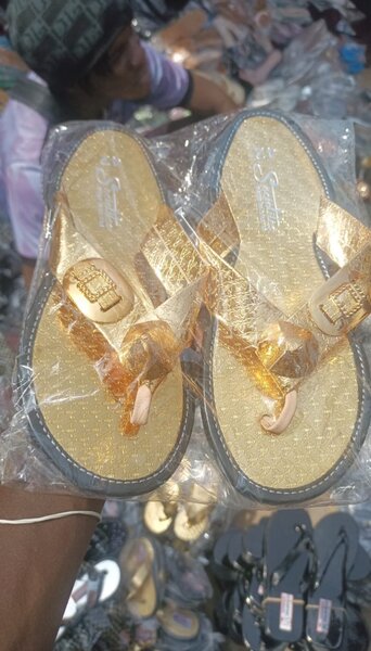 Ahenema slippers