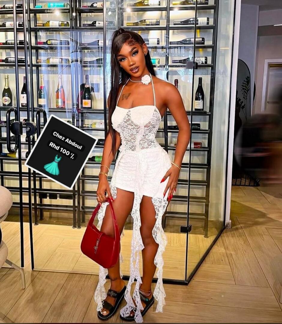 Robe en dentelle blanche élégante