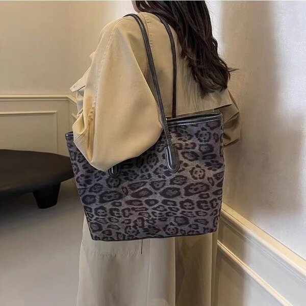 Beautiful hand bag
