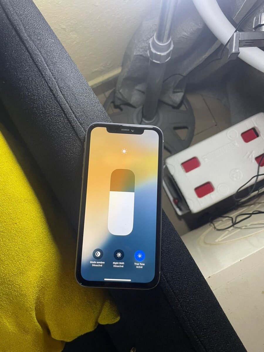 iPhone 11. 64Go Violet