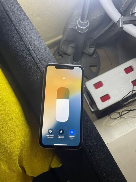 iPhone 11. 64Go Violet