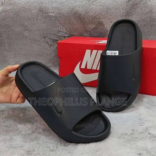 Nike Calm Slides