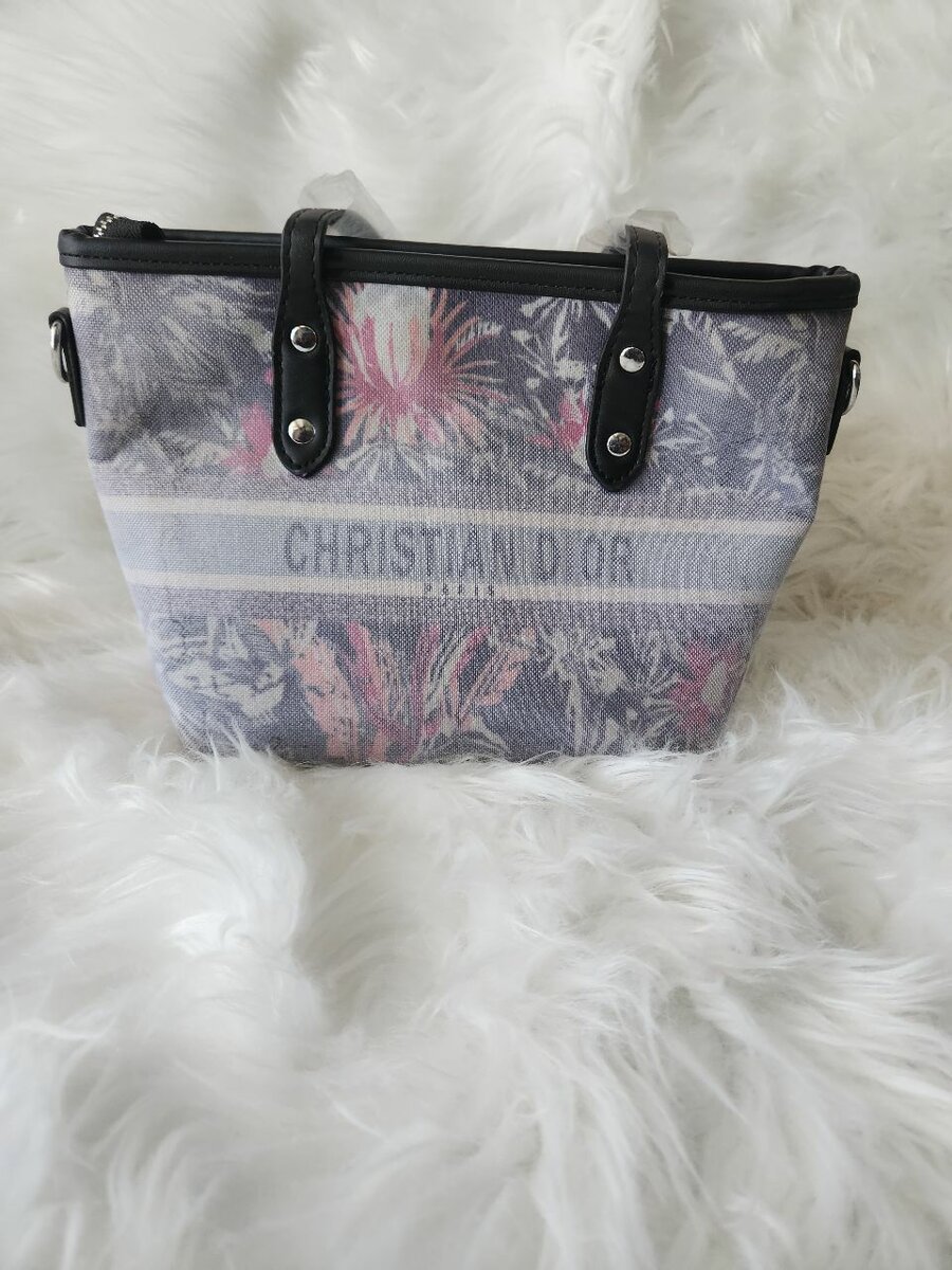 Ladies handbag