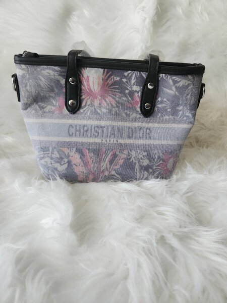 Ladies handbag