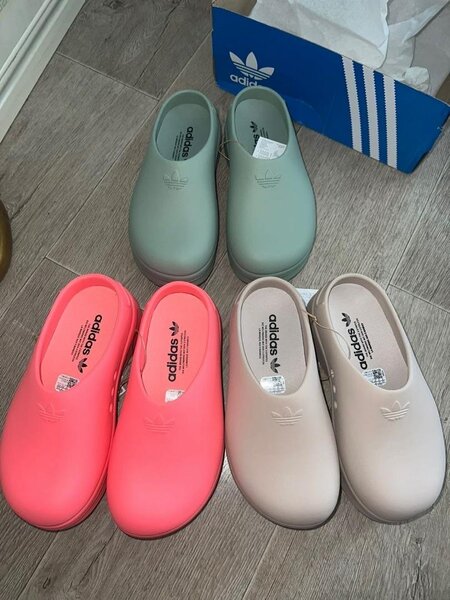 Sabots Adidas unisex élégants