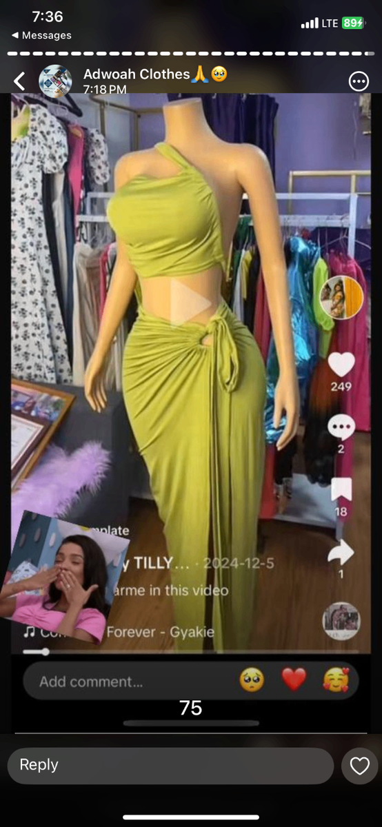 Model wear dress